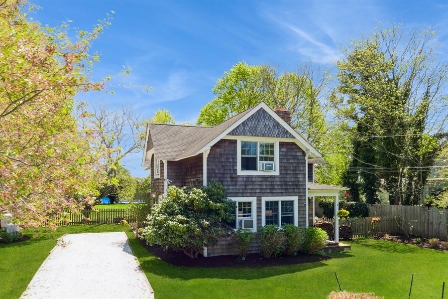 Oregon Road, Mattituck, Hamptons, NY - 4 Bedrooms  
2 Bathrooms - 