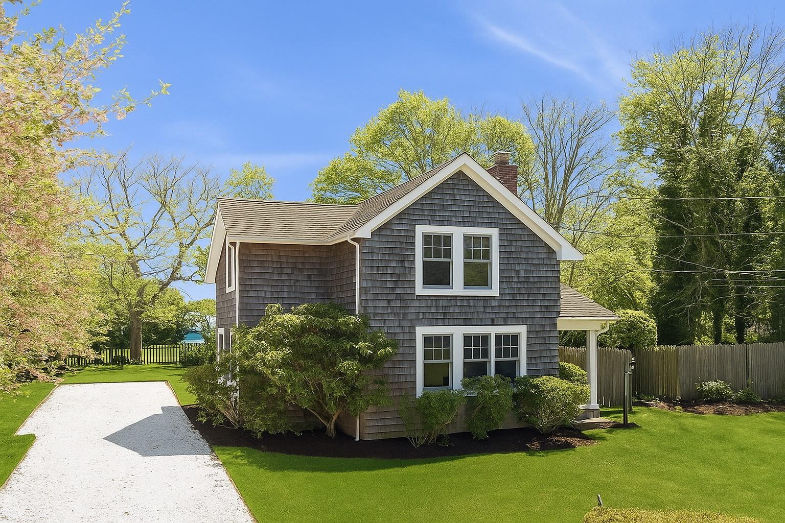Oregon Road, Mattituck, Hamptons, NY - 4 Bedrooms  
2 Bathrooms - 