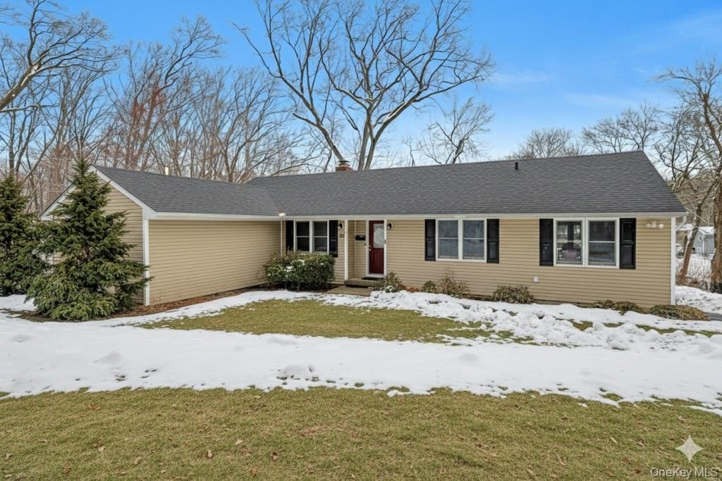 Photo of 42 Briarwood Drive, New City, NY 10956 (MLS # 946593)