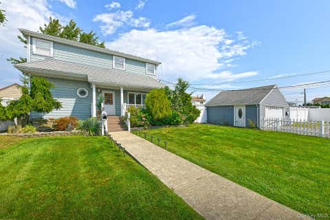 Homes For Sale - 48 Lake Street<br/> Lindenhurst, NY 11757