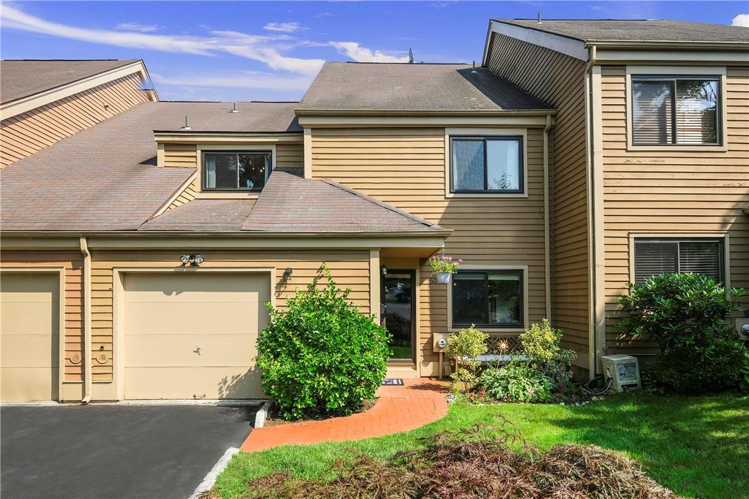 Greenway Circle, Rye Brook, New York - 3 Bedrooms  
3 Bathrooms  
7 Rooms - 