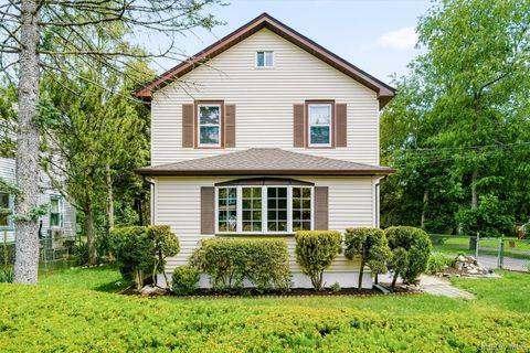 Homes For Sale - 24 Lincoln Street<br/> Rockland County, Sloatsburg, NY 10974