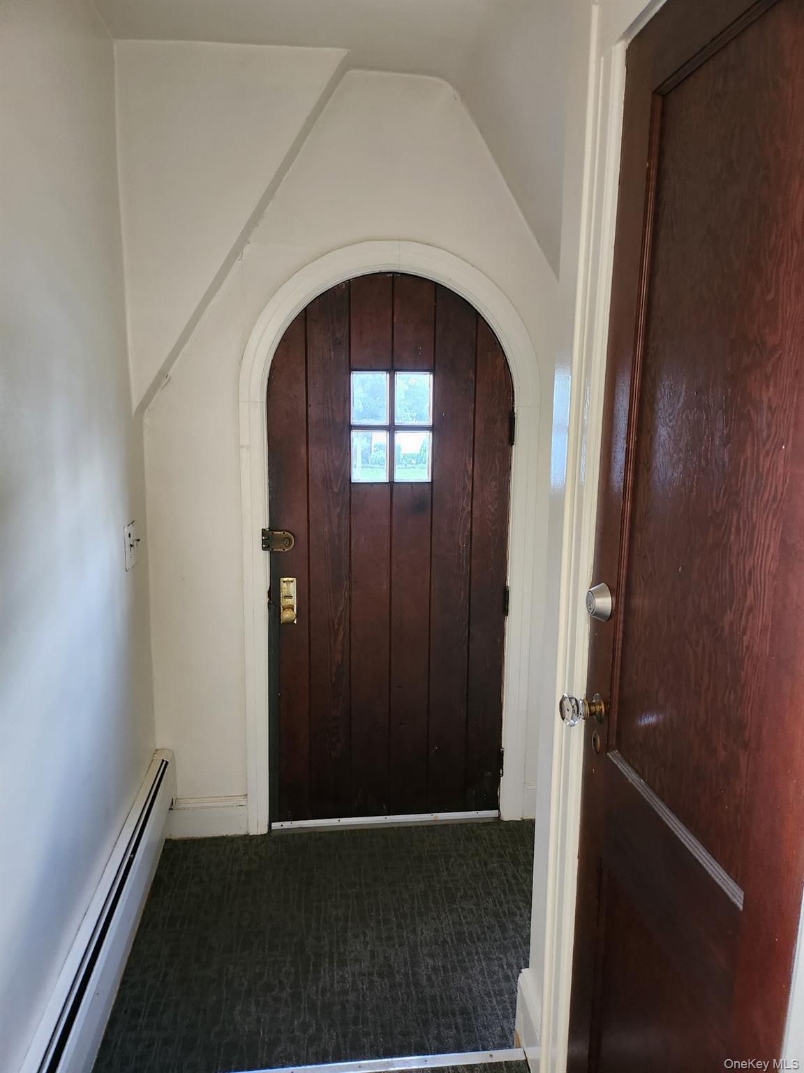 283 Houston Avenue 2nd floor