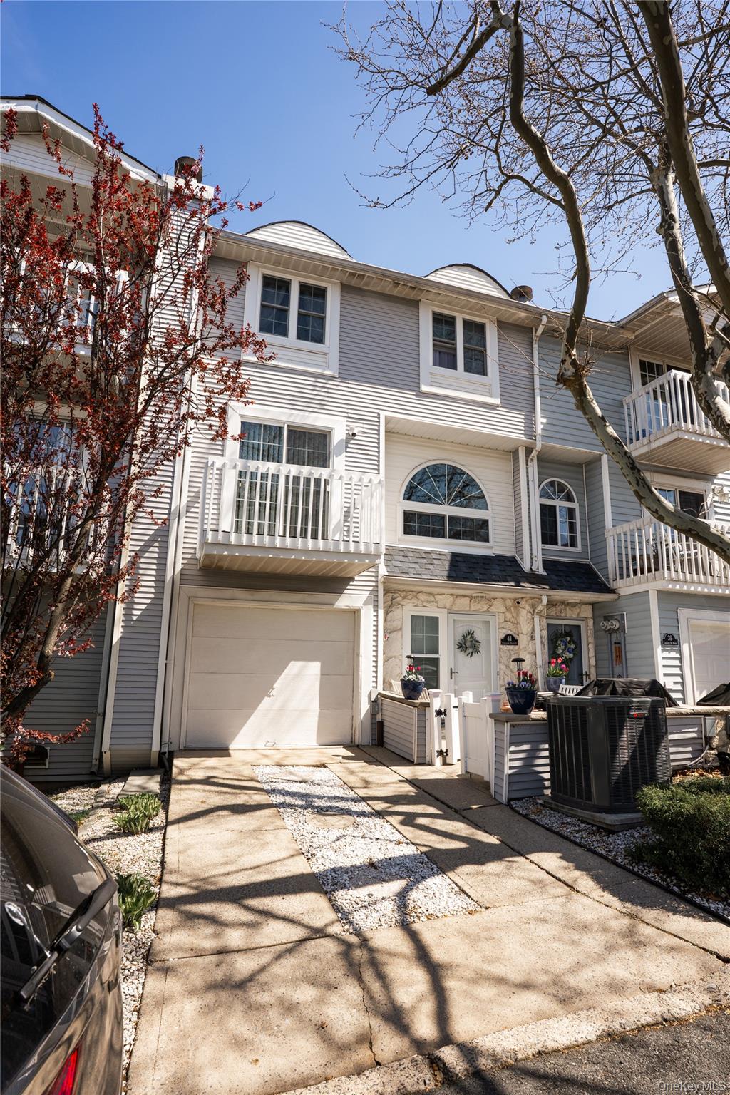 41 Country Dr N