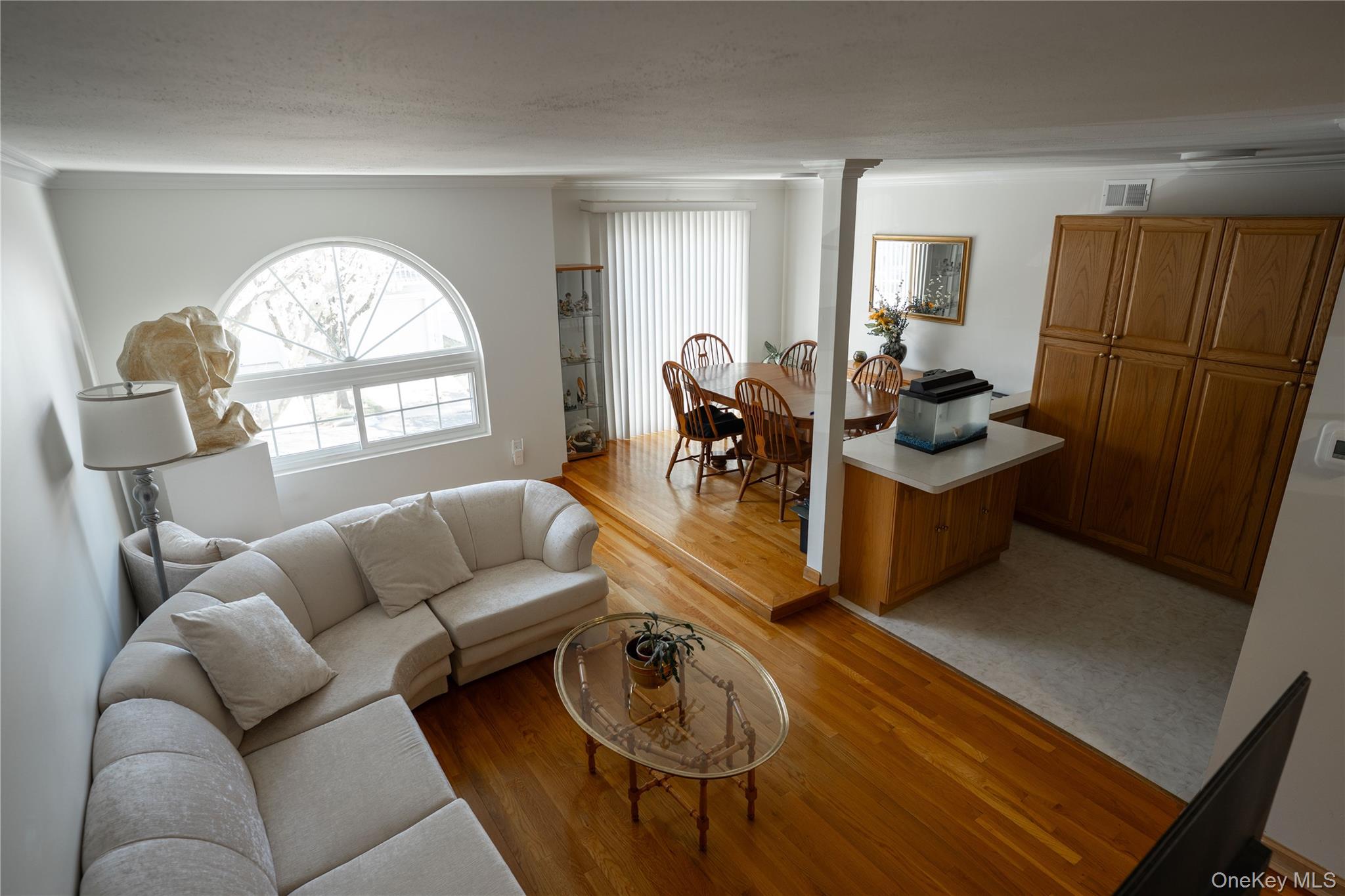 41 Country Dr N