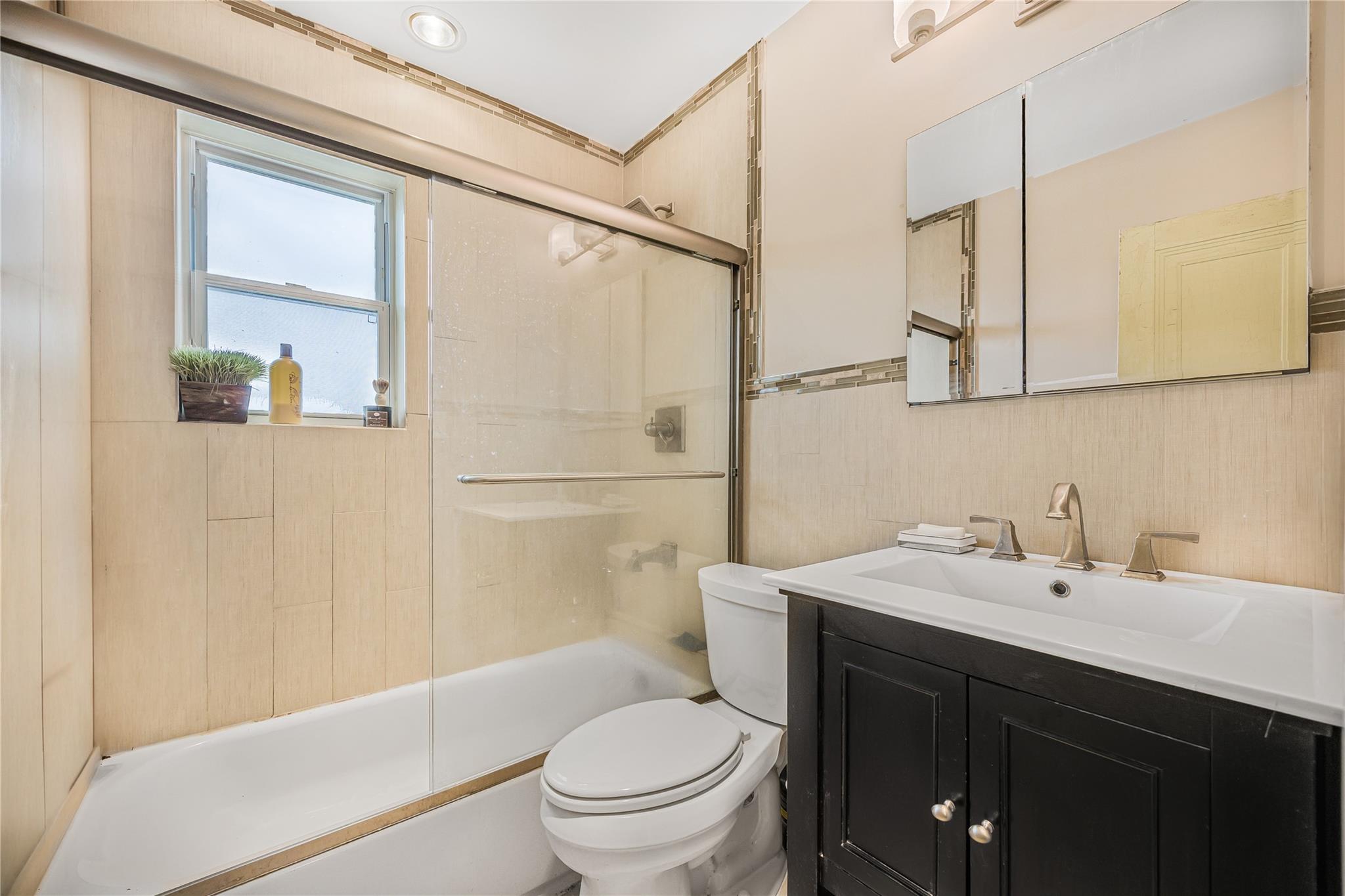 2514 Mickle Avenue, Bronx, New York image 10