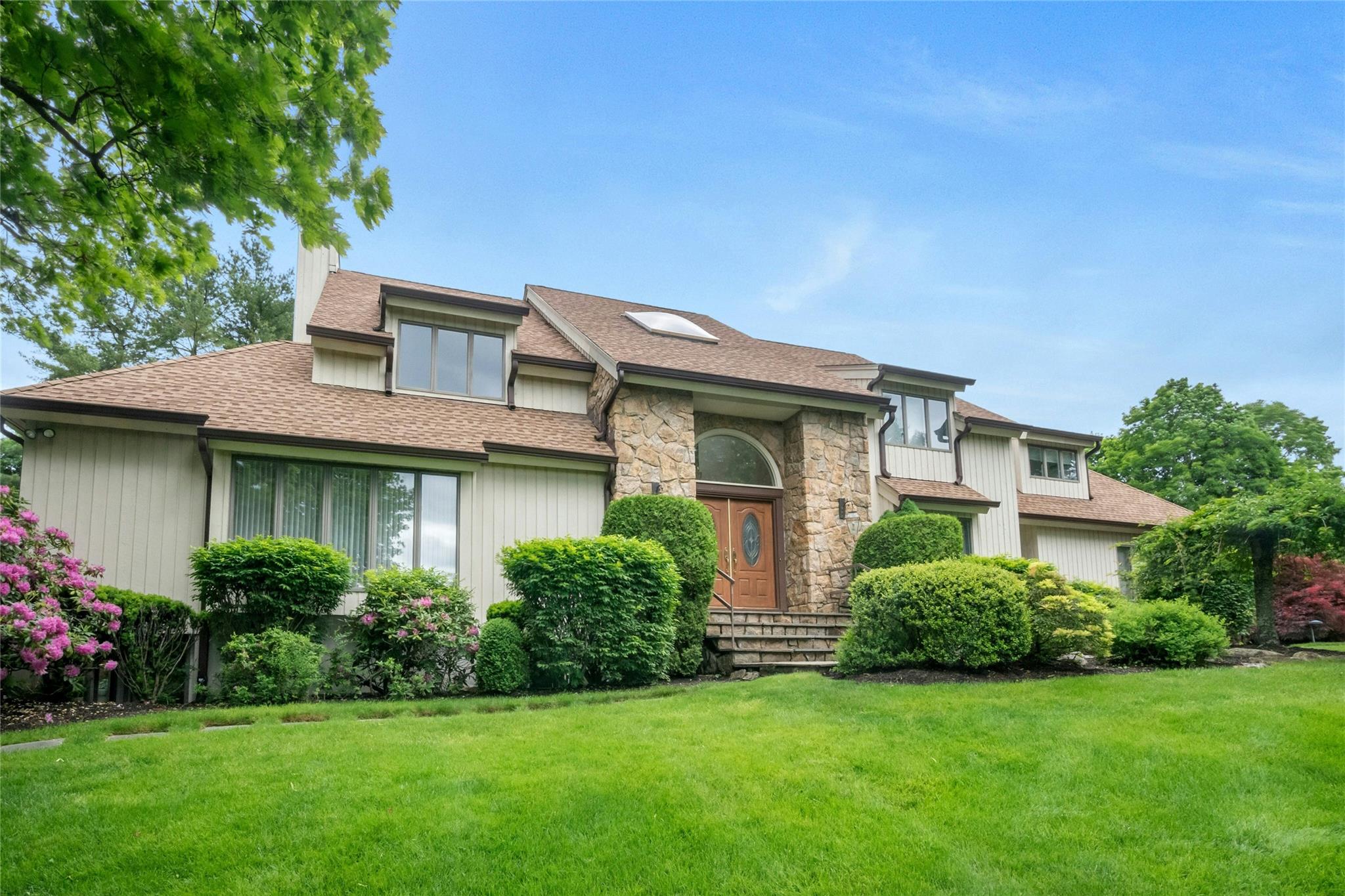 19 Trapping Way, Pleasantville, New York image 2