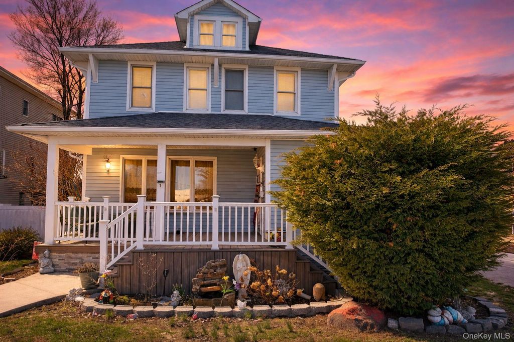 Photo of 7 Meyer Avenue, Lawrence, NY 11559 (MLS # 978720)