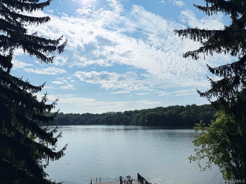 Homes For Sale - 11 Lakeside Road<br/> Mahopac, NY 10541