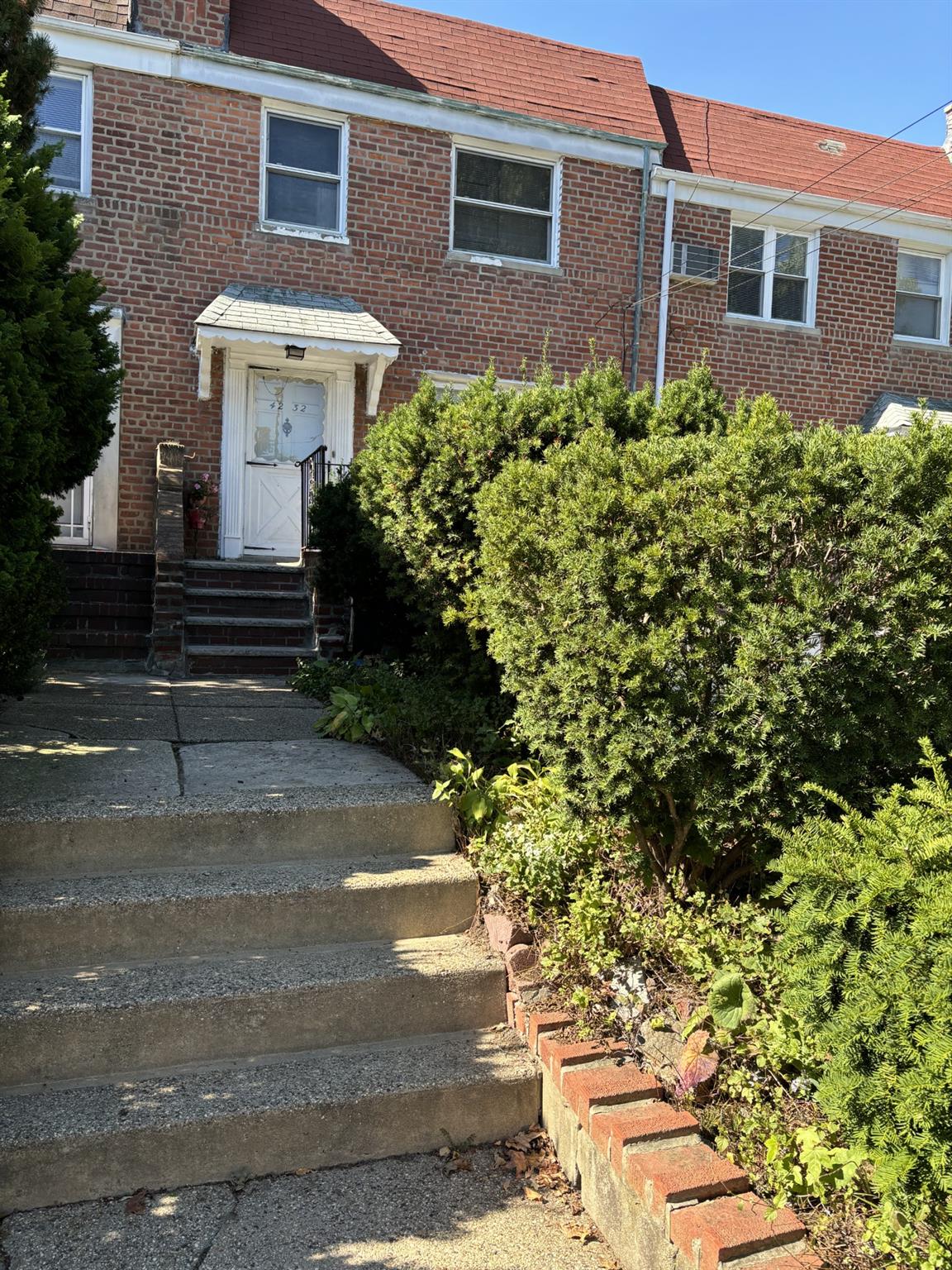 196 Street, Flushing, Queens, NY - 3 Bedrooms  
3 Bathrooms - 