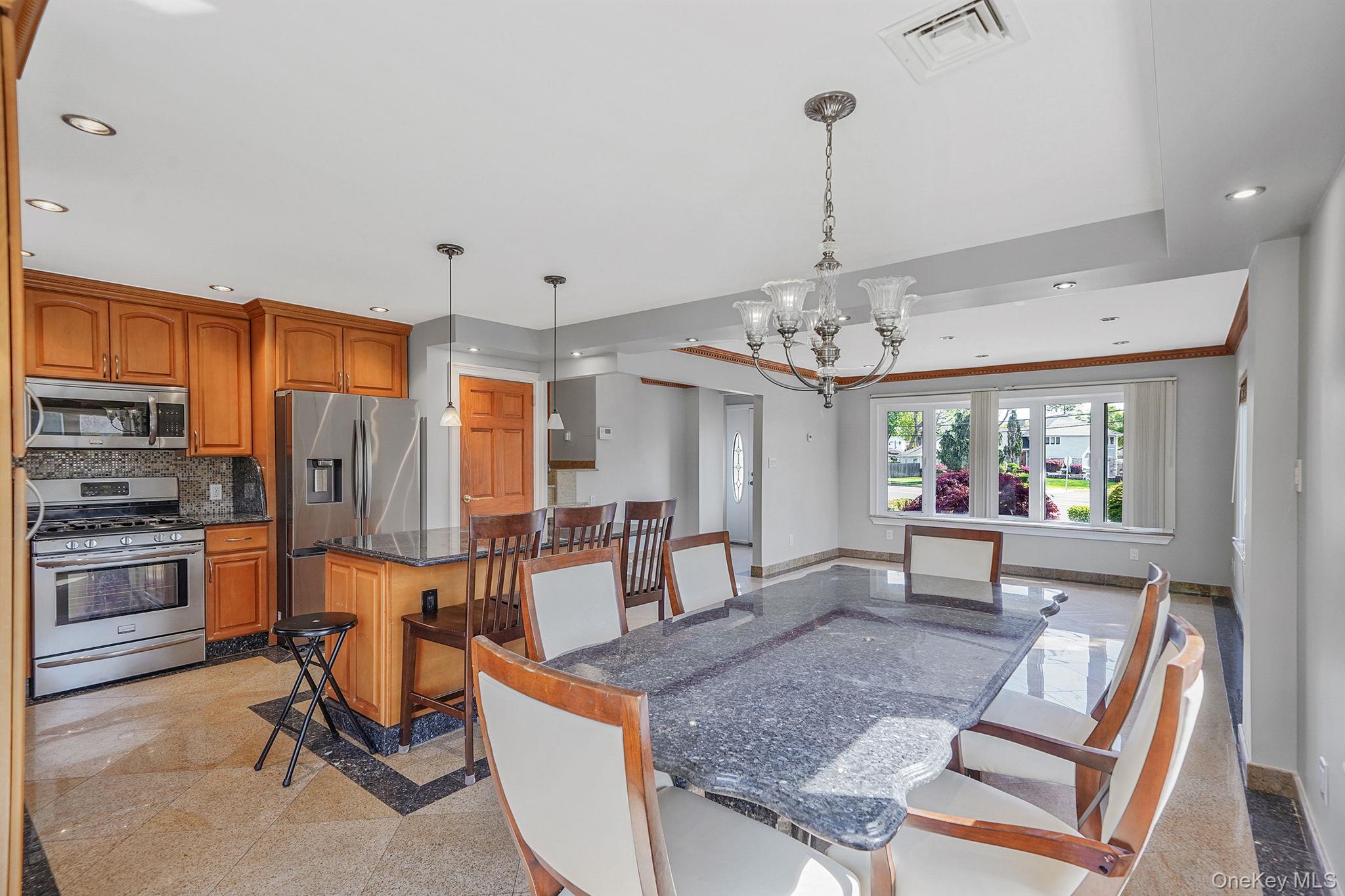 1072 Hicksville Road