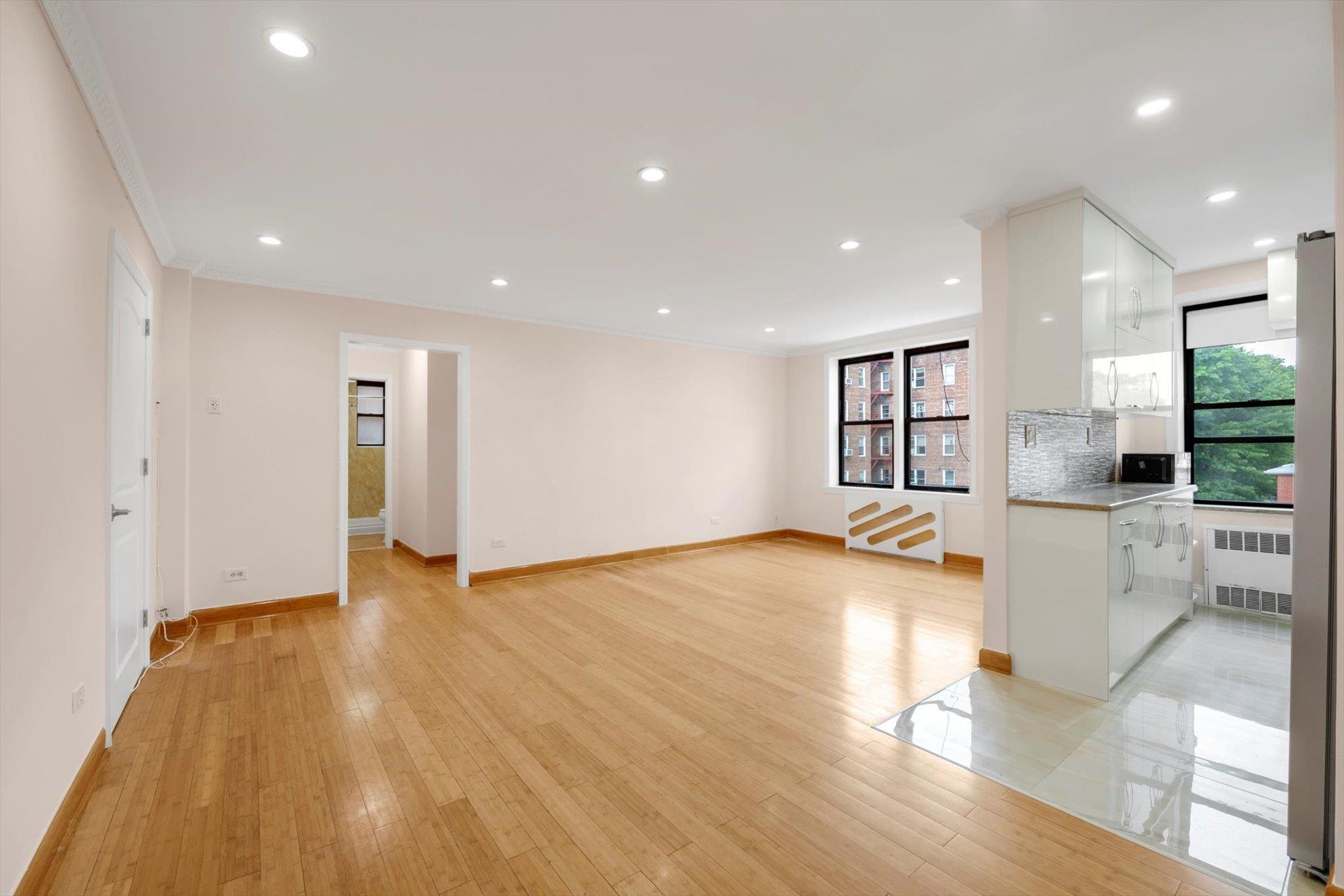 108 Street 3B, Forest Hills, Queens, NY - 2 Bedrooms  
1 Bathrooms  
6 Rooms - 