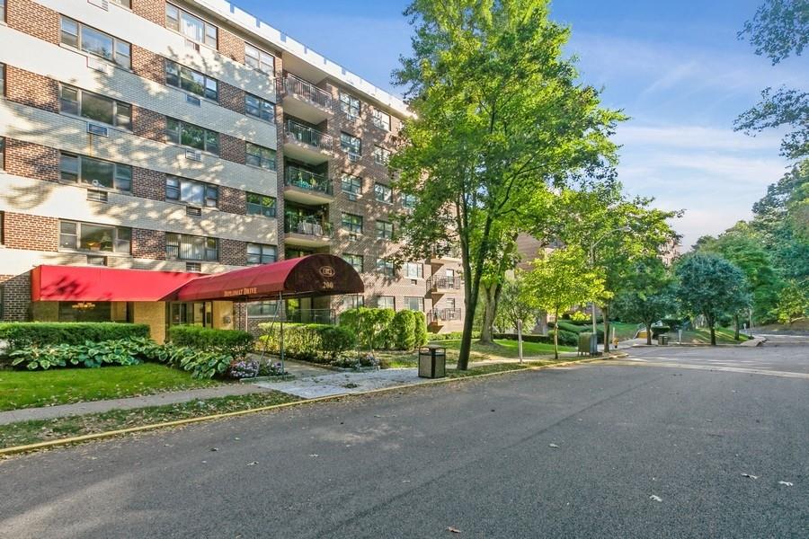 100 Diplomat Drive #8A, Mount Kisco, New York image 1