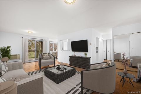 10 Ipswich Avenue 4M Great Neck NY 11021