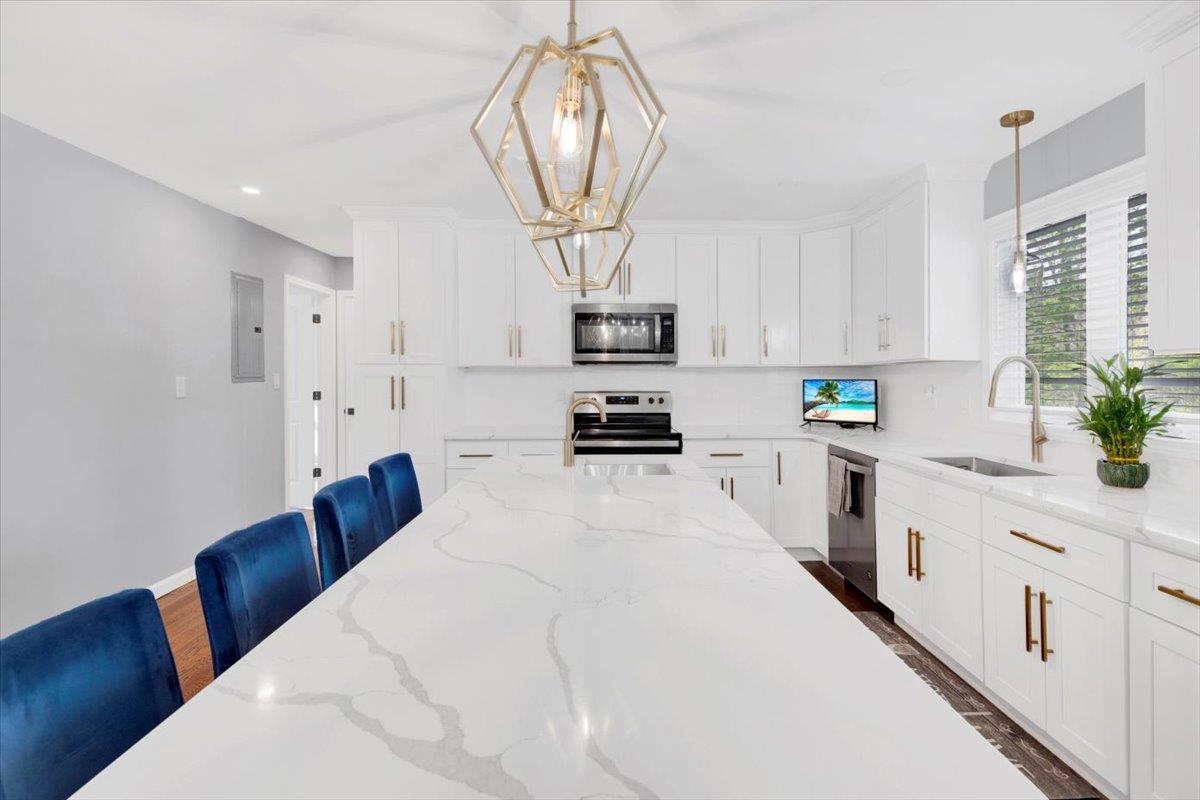 176 Edgepark Road, White Plains, New York image 8