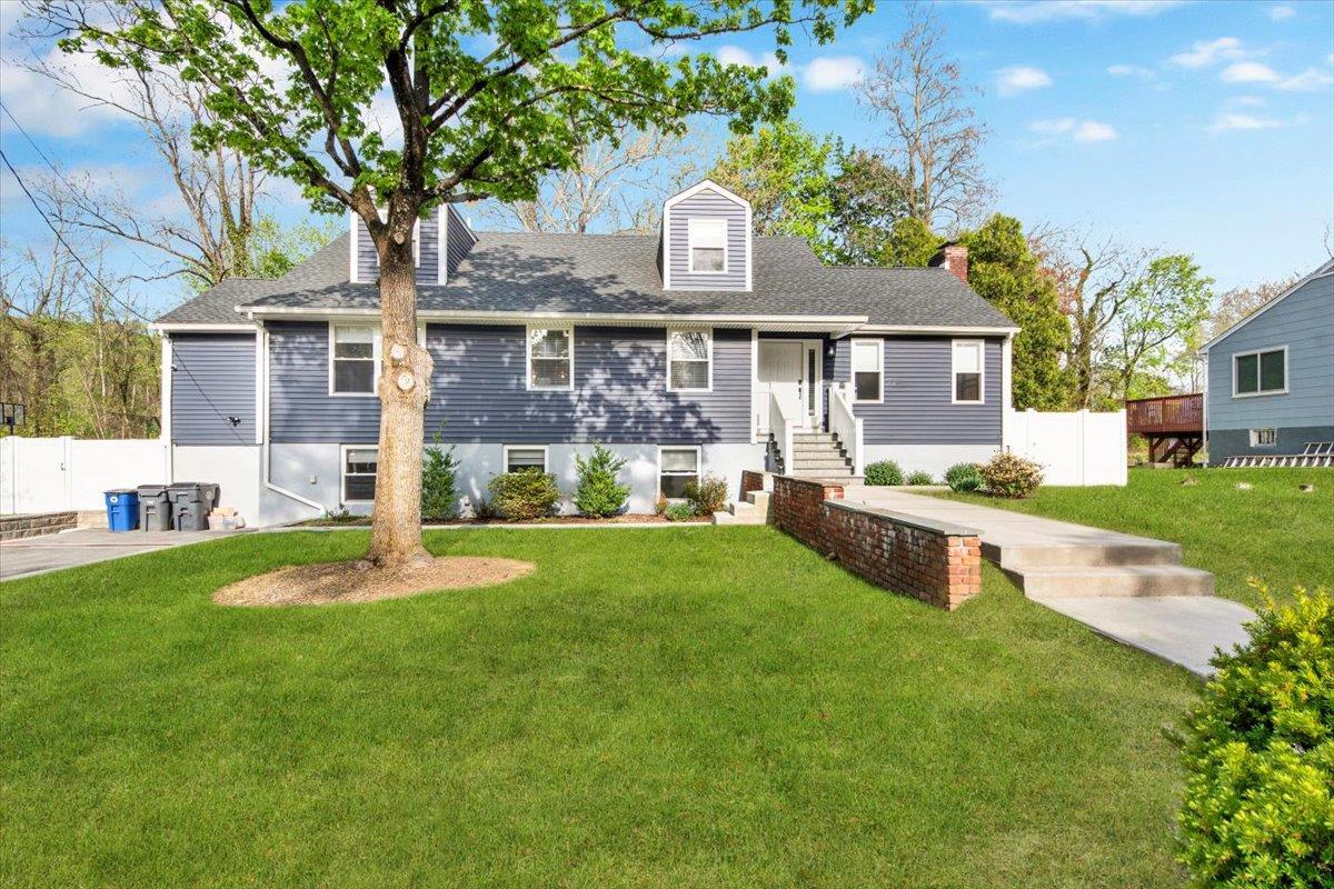 176 Edgepark Road, White Plains, New York image 1