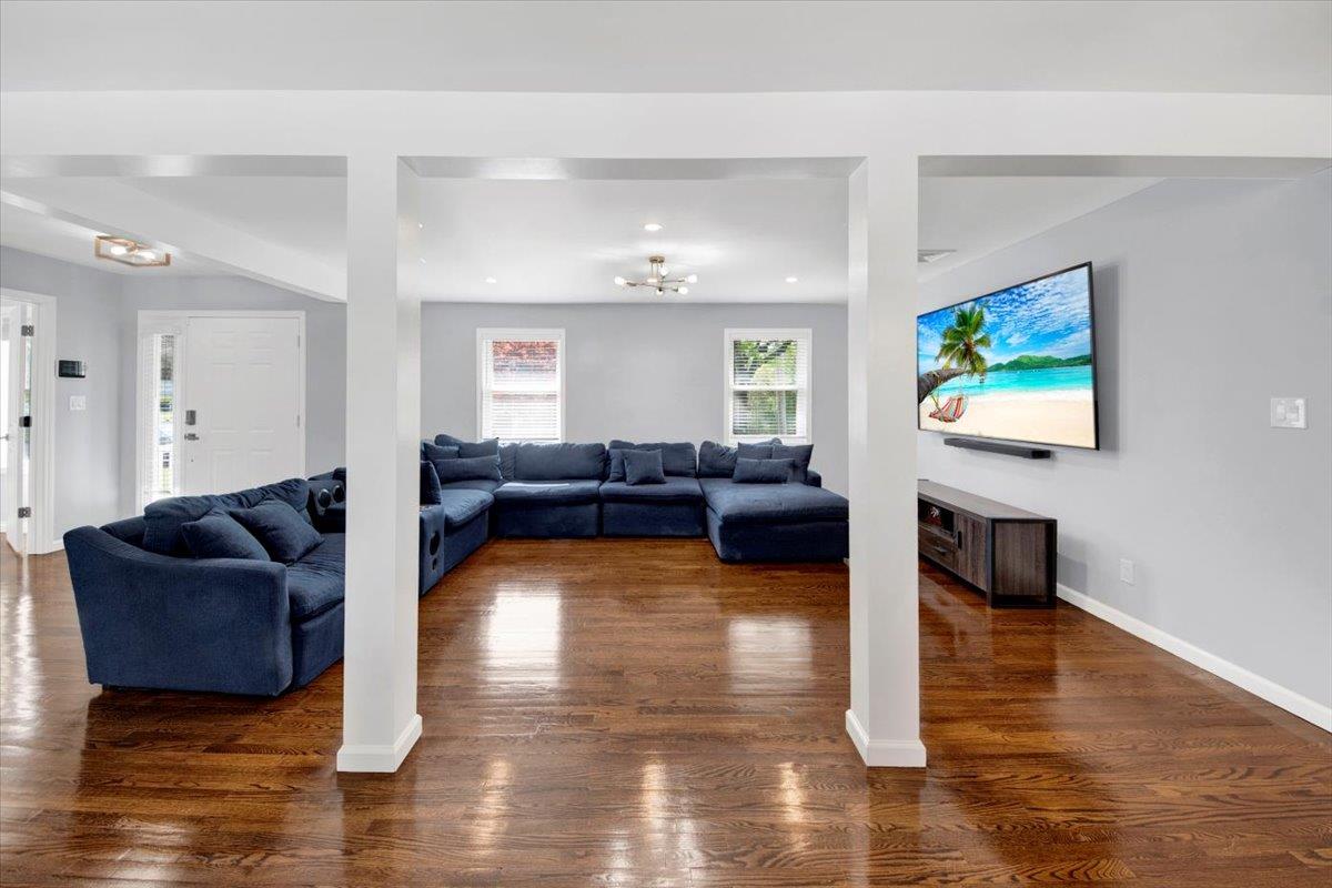 176 Edgepark Road, White Plains, New York image 3