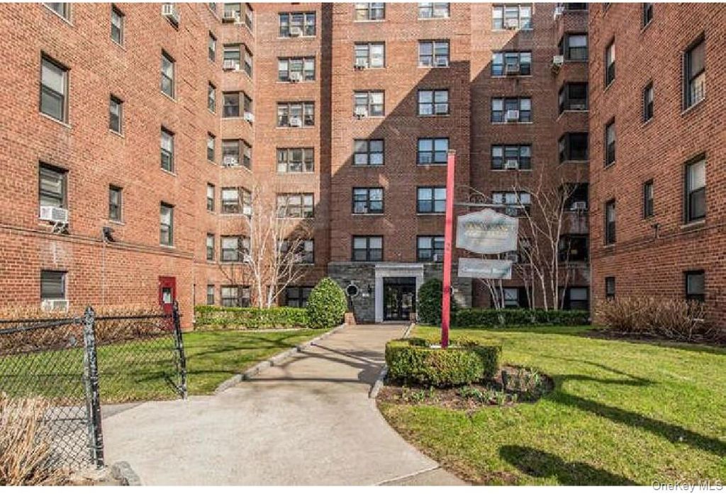 Photo of 2 fisher Drive #102, Mount Vernon, NY 10552 (MLS # 947229)