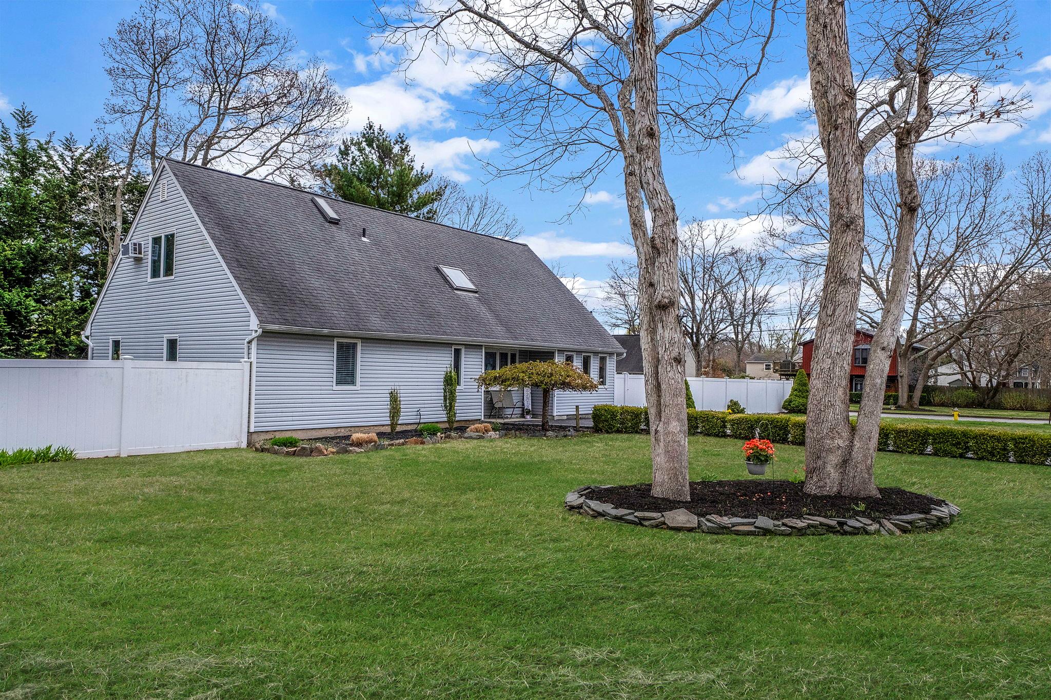 79 Aberdeen Drive, Mastic, New York image 3