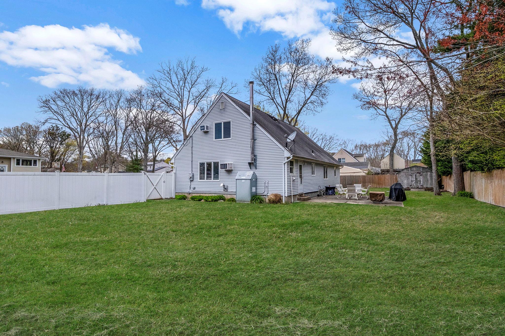 79 Aberdeen Drive, Mastic, New York image 18
