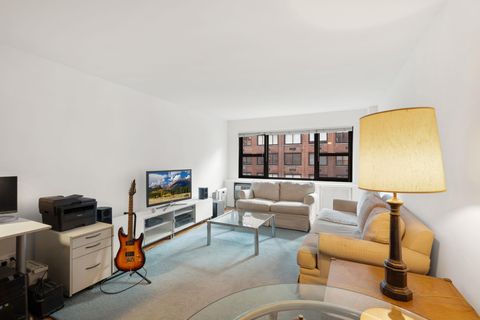 335 E 51st Street 6D New York (Manhattan) NY 10022