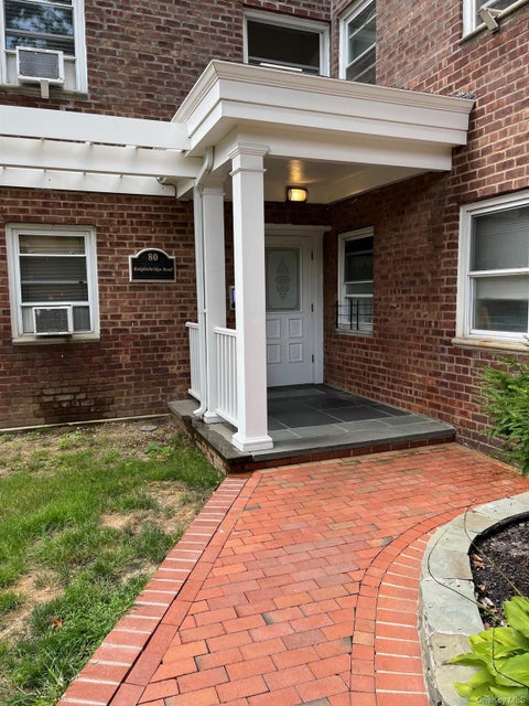 Apartment For Rent - 80 Knightsbridge Road #1A<br/> Great Neck, NY 11021