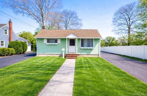 Photo of 115 Irish Lane, East Islip, NY 11730 (MLS # 987632)