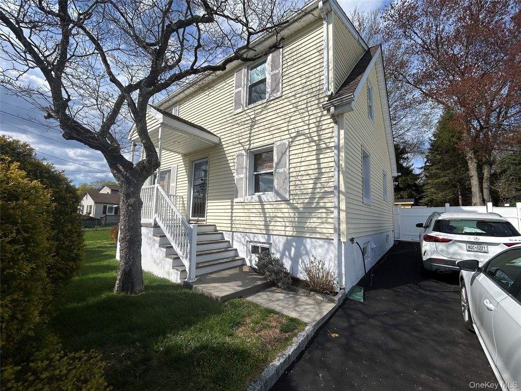 Photo of 123 14th Street, Verplanck, NY 10596 (MLS # 985612)