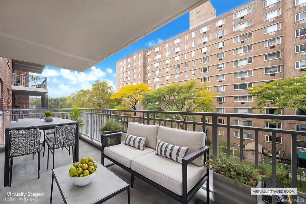Photo of 52-30 39th Ave #3V, Woodside, NY 11104 (MLS # 928417)