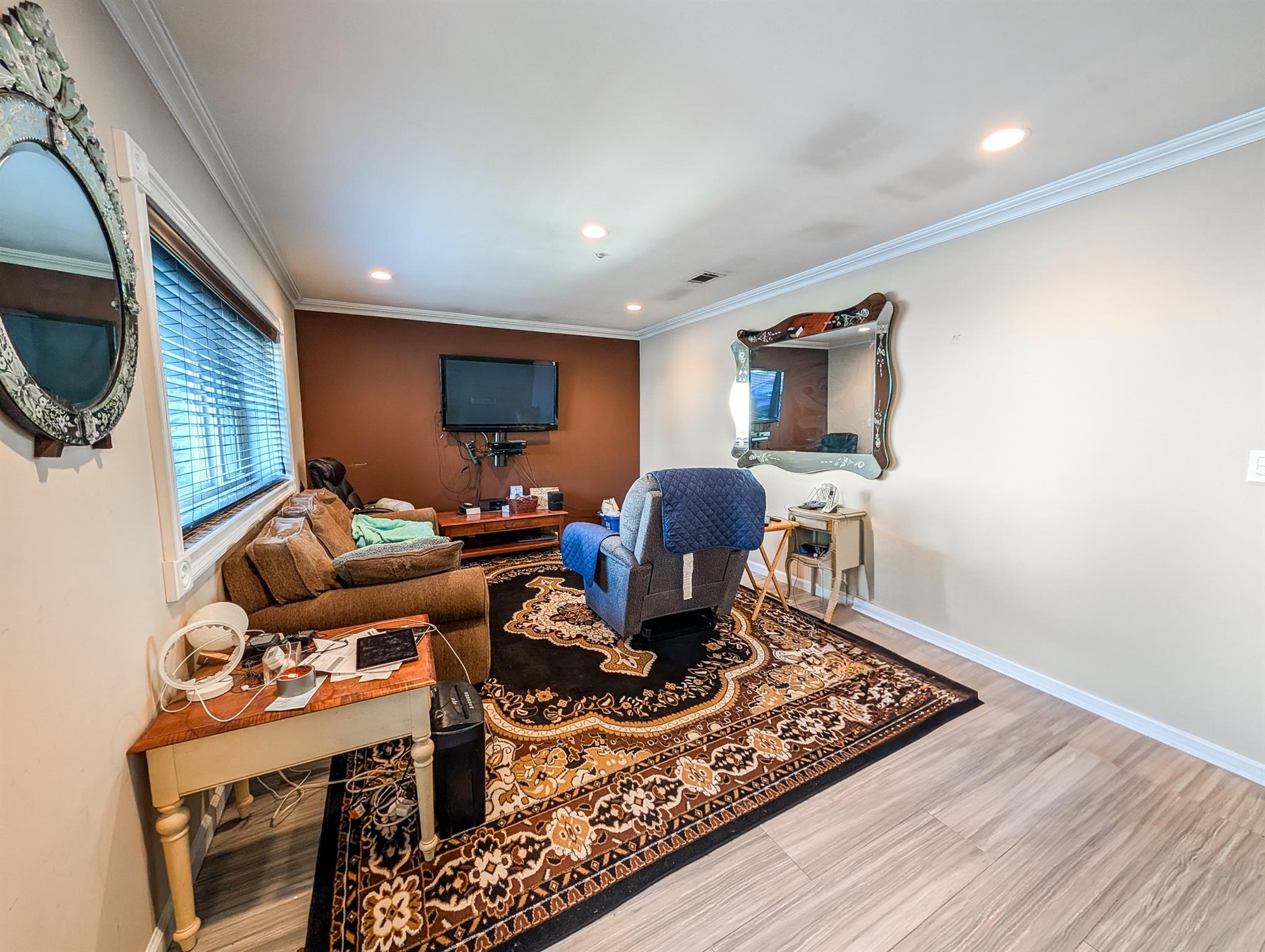 501 Lake Court 501