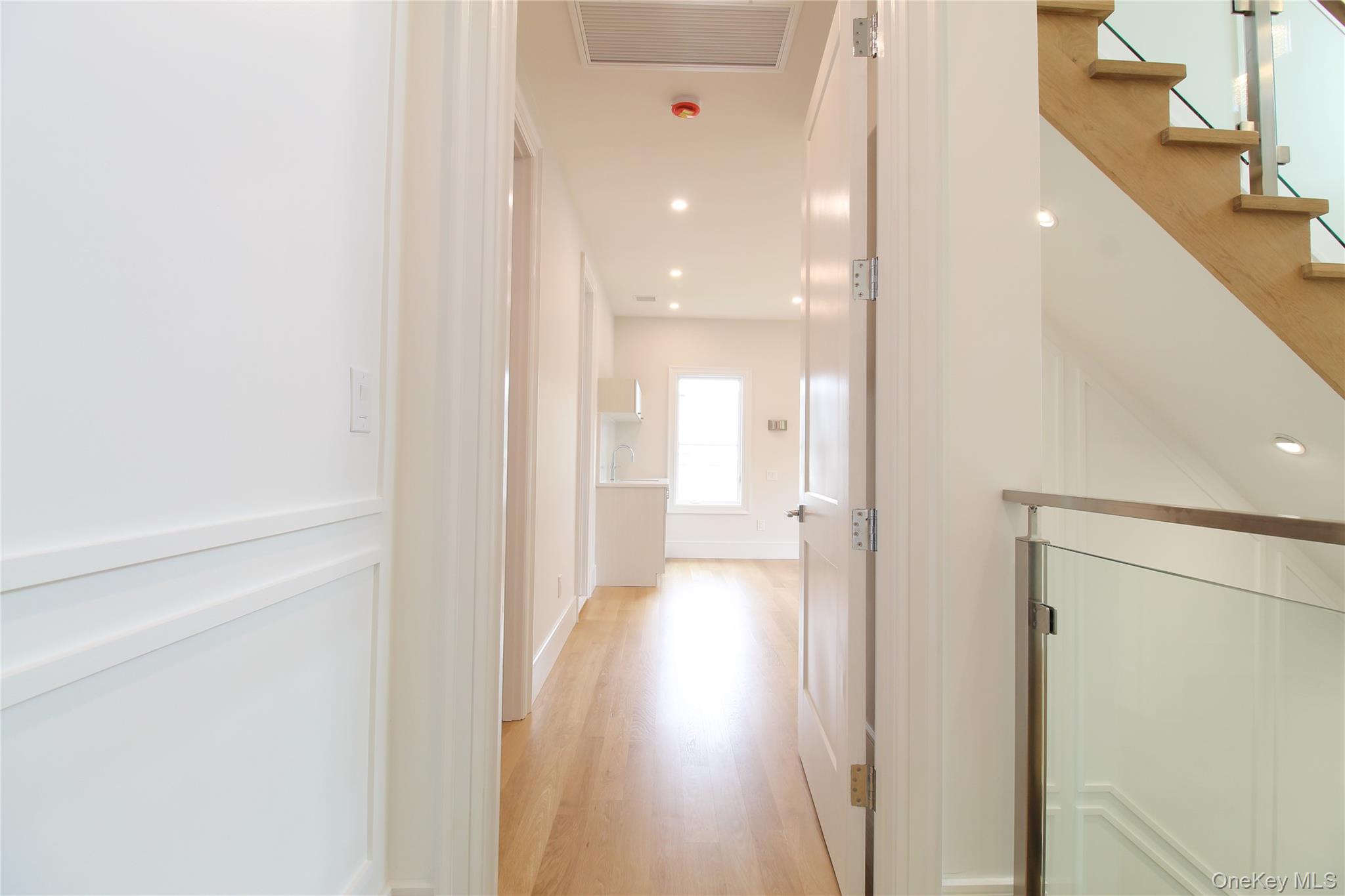 Lawrence, New York 11559, United States, 8 Bedrooms Bedrooms, ,7 BathroomsBathrooms,Residential,Active,192392