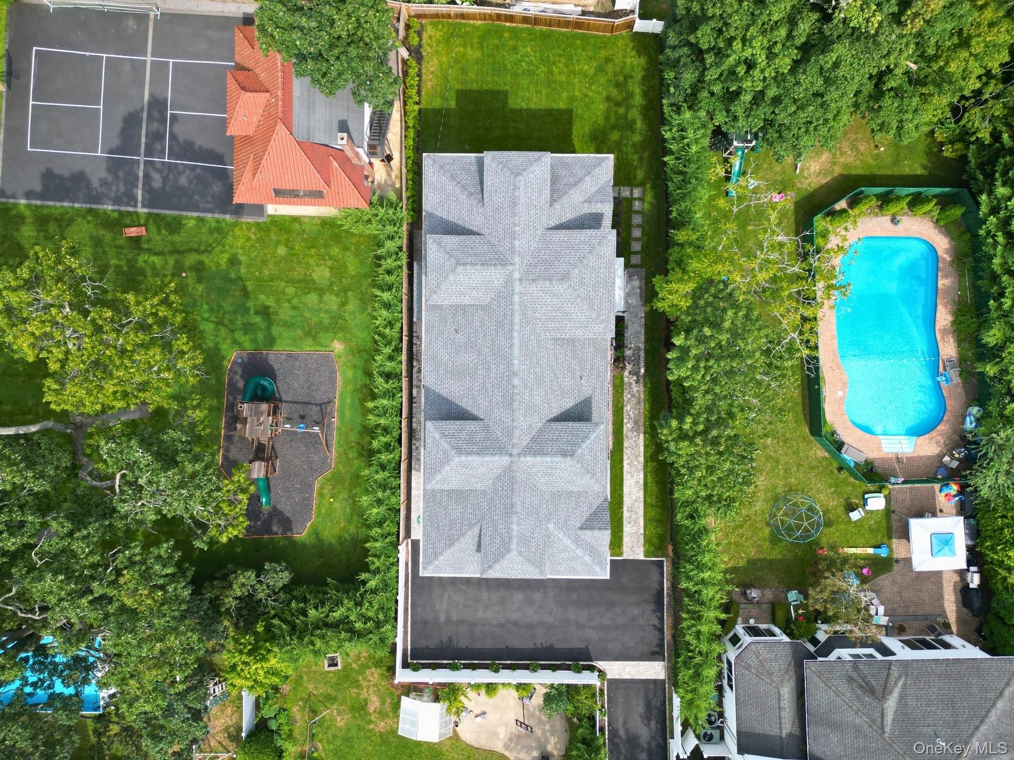 Lawrence, New York 11559, United States, 8 Bedrooms Bedrooms, ,7 BathroomsBathrooms,Residential,Active,192392