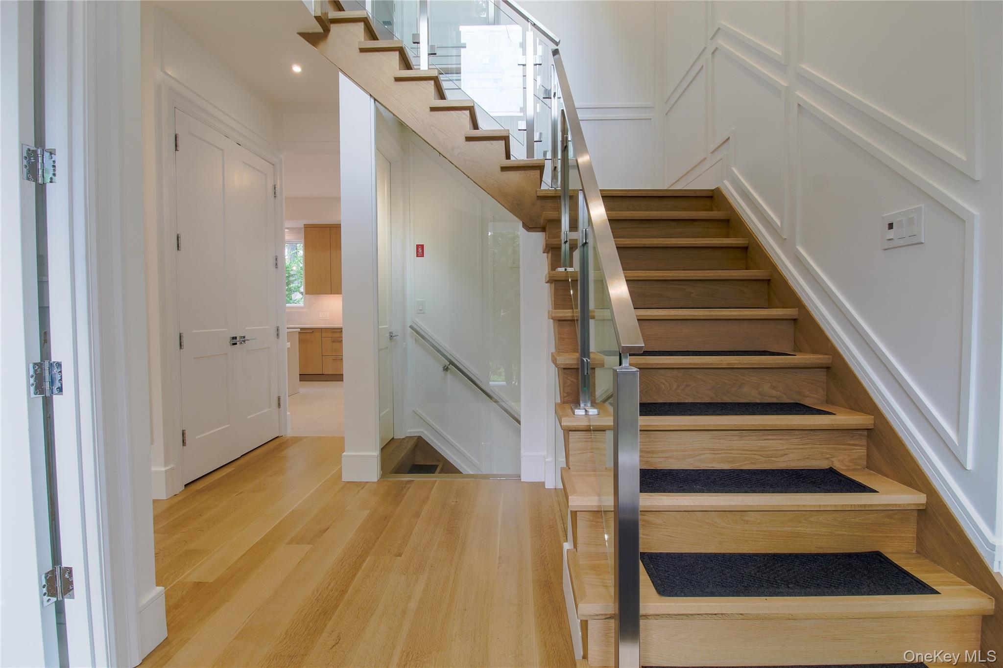 Lawrence, New York 11559, United States, 8 Bedrooms Bedrooms, ,7 BathroomsBathrooms,Residential,Active,192392