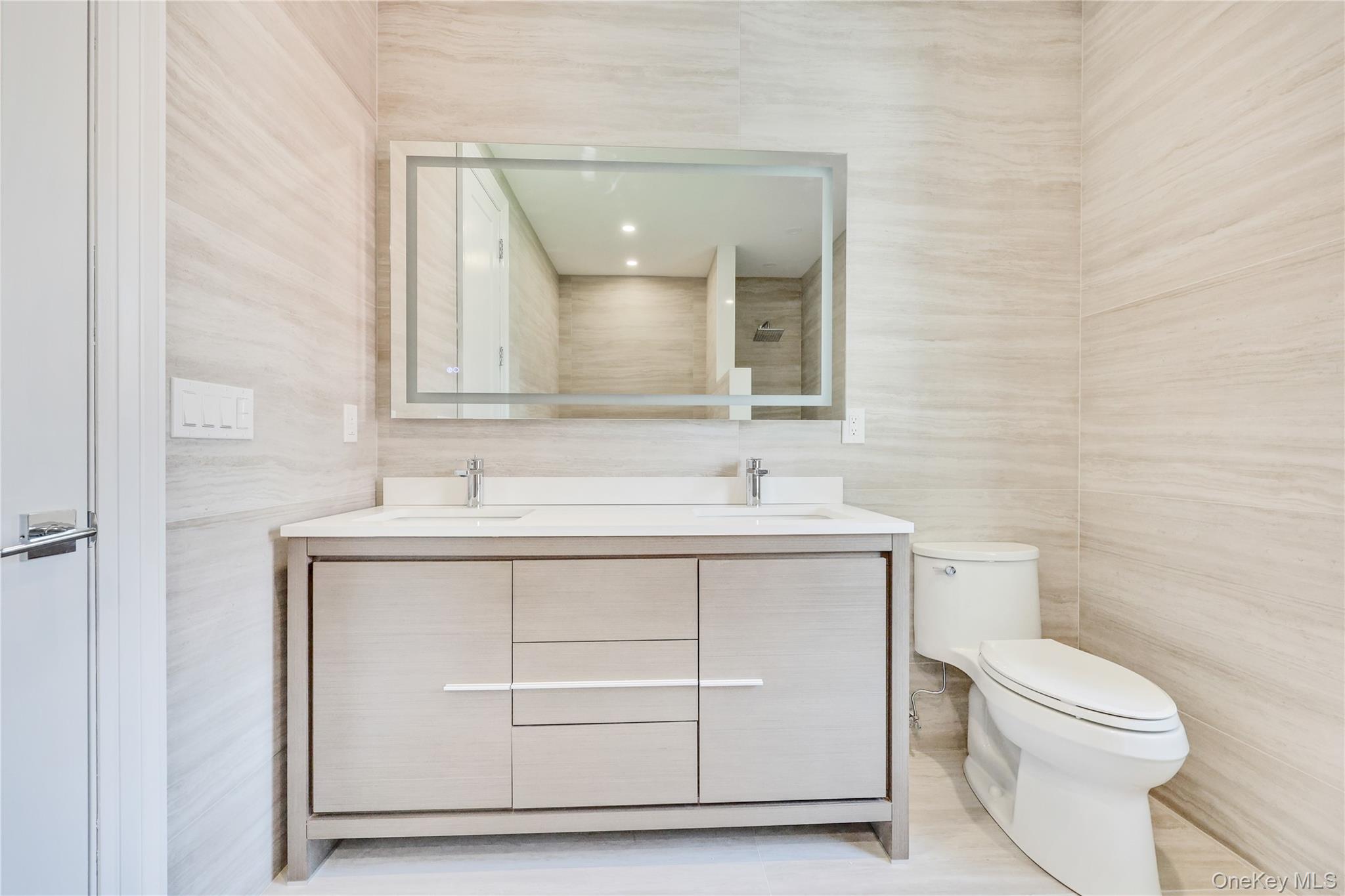 Lawrence, New York 11559, United States, 8 Bedrooms Bedrooms, ,7 BathroomsBathrooms,Residential,Active,192392