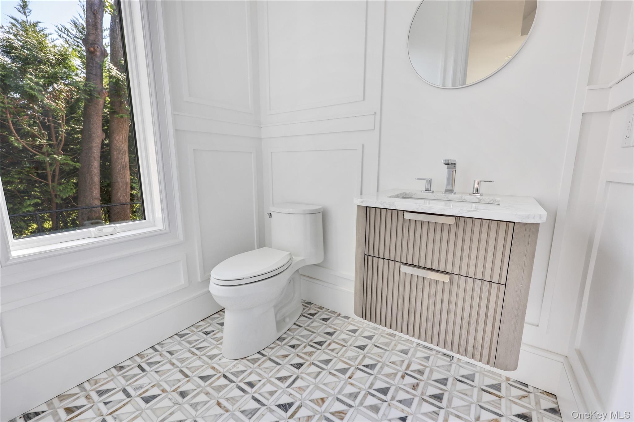 Lawrence, New York 11559, United States, 8 Bedrooms Bedrooms, ,7 BathroomsBathrooms,Residential,Active,192392