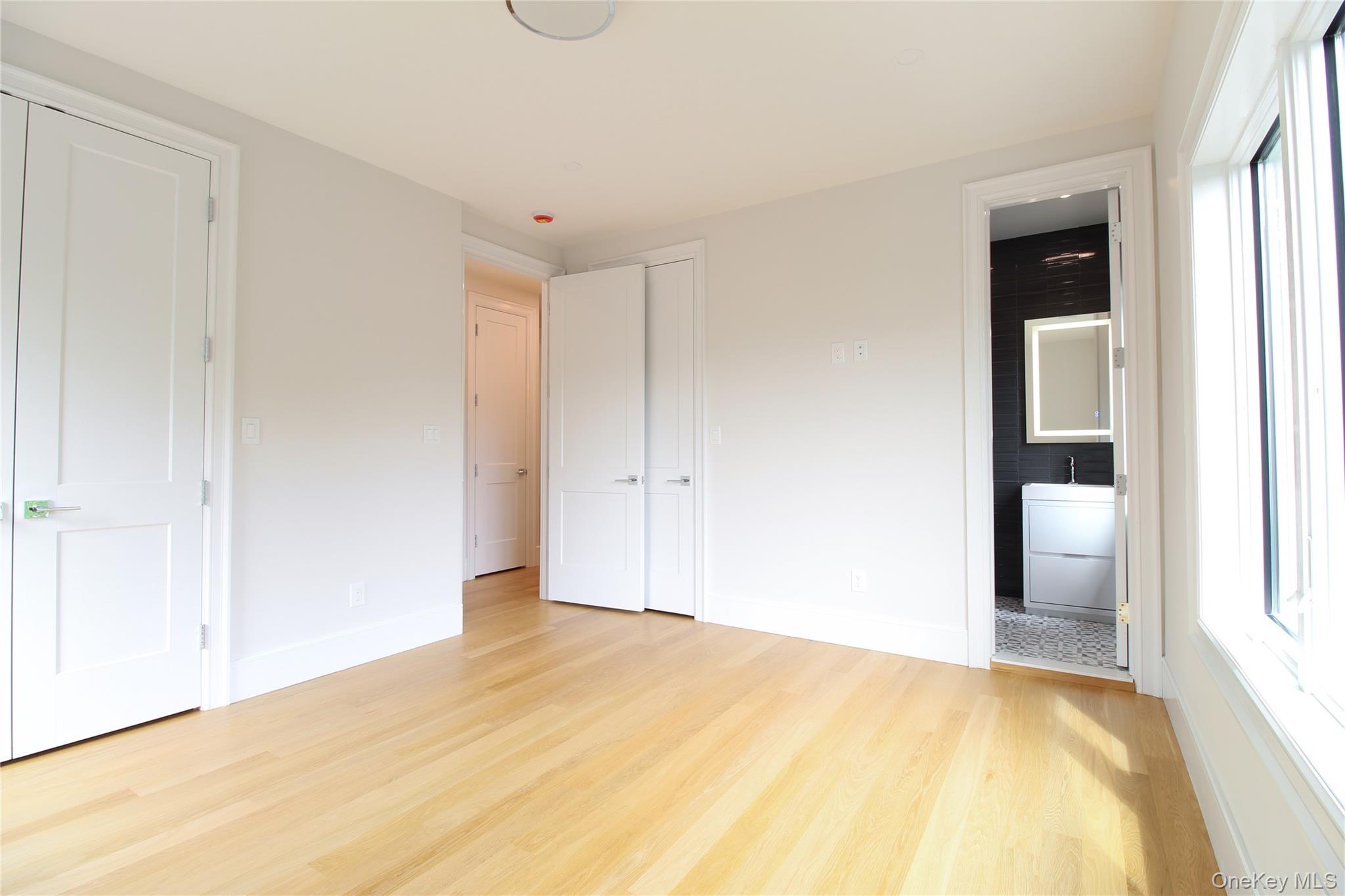 Lawrence, New York 11559, United States, 8 Bedrooms Bedrooms, ,7 BathroomsBathrooms,Residential,Active,192392