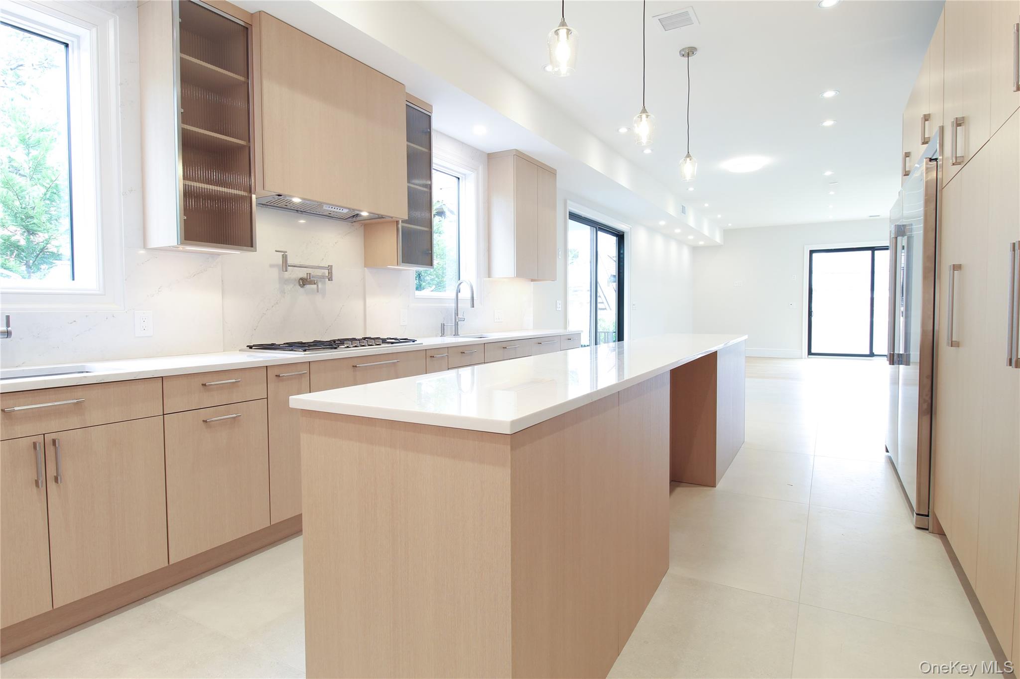 Lawrence, New York 11559, United States, 8 Bedrooms Bedrooms, ,7 BathroomsBathrooms,Residential,Active,192392