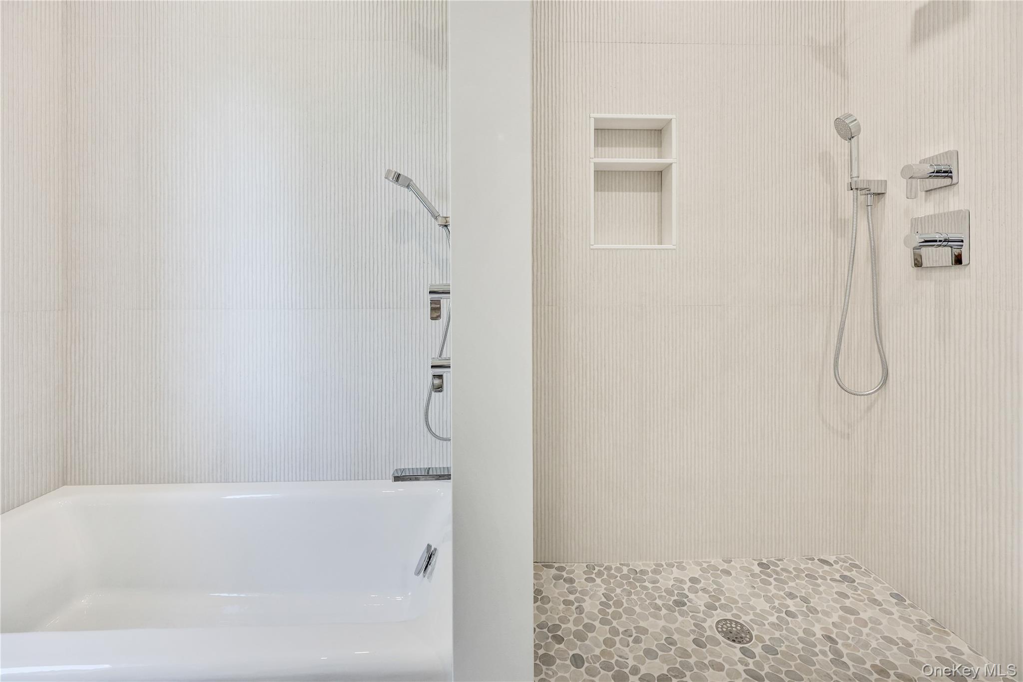 Lawrence, New York 11559, United States, 8 Bedrooms Bedrooms, ,7 BathroomsBathrooms,Residential,Active,192392