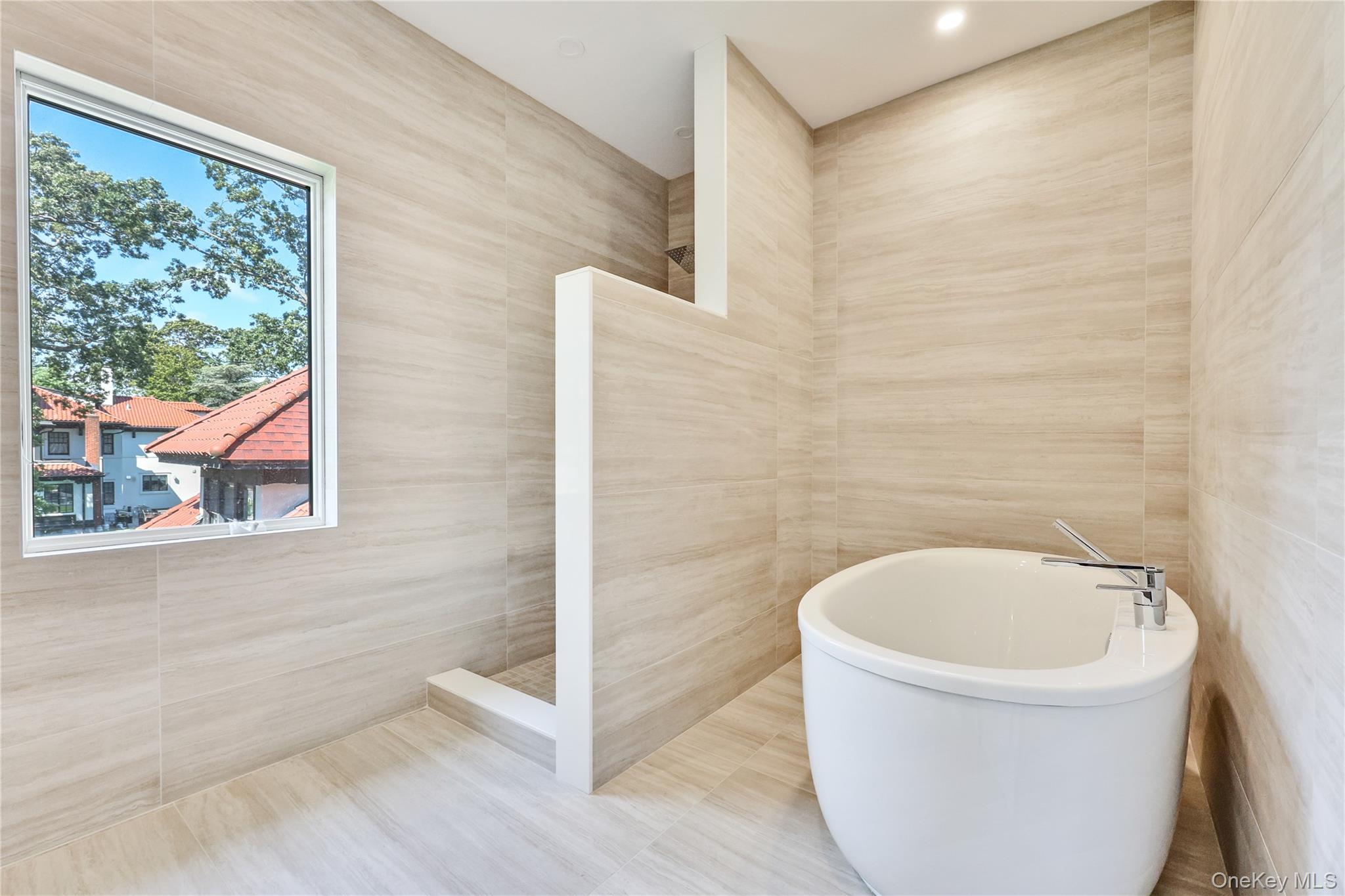 Lawrence, New York 11559, United States, 8 Bedrooms Bedrooms, ,7 BathroomsBathrooms,Residential,Active,192392