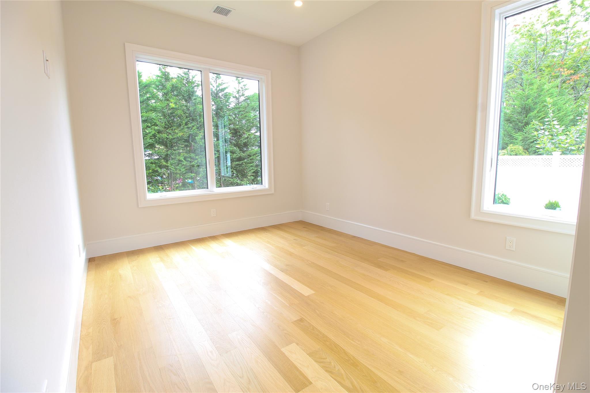 Lawrence, New York 11559, United States, 8 Bedrooms Bedrooms, ,7 BathroomsBathrooms,Residential,Active,192392