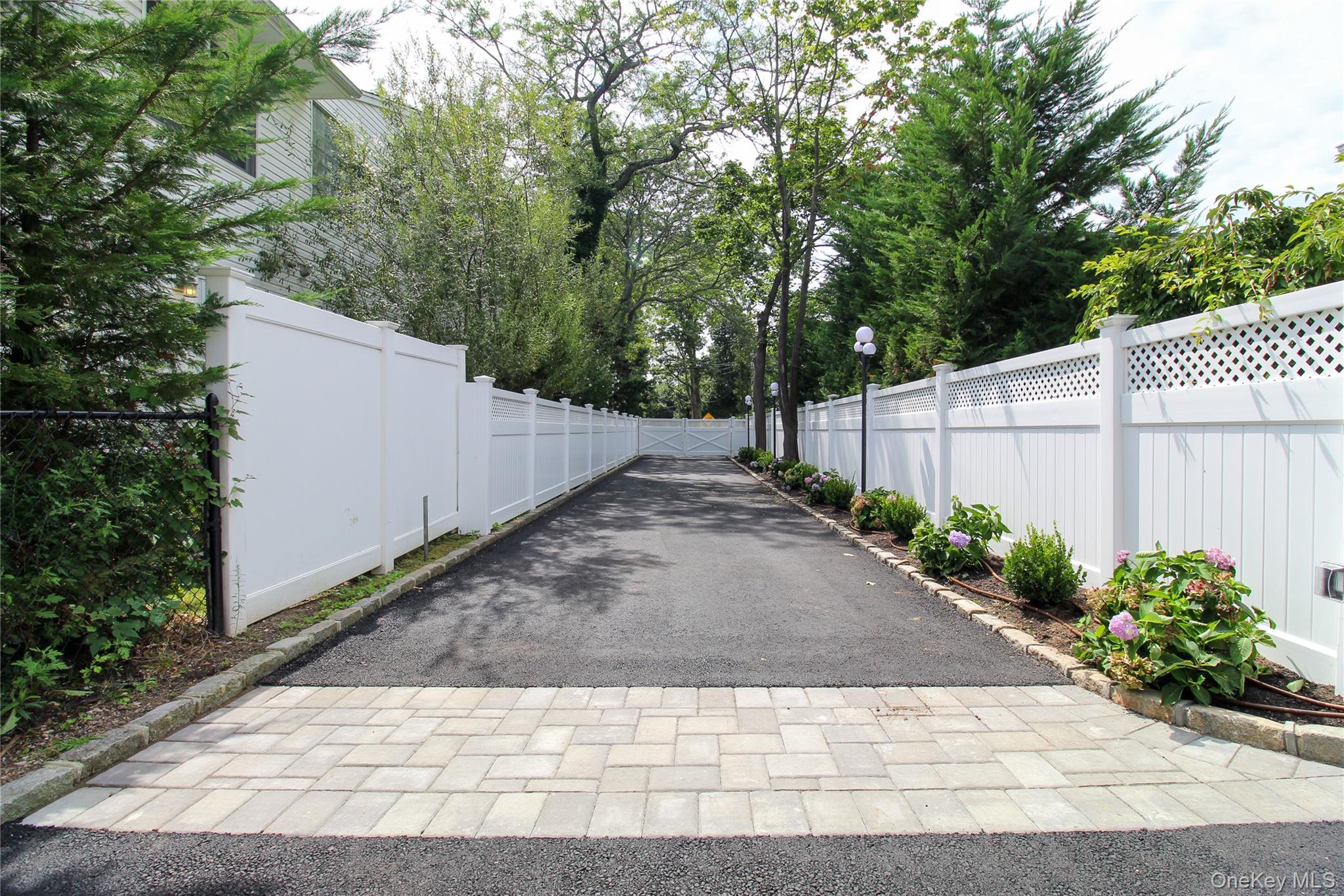 Lawrence, New York 11559, United States, 8 Bedrooms Bedrooms, ,7 BathroomsBathrooms,Residential,Active,192392