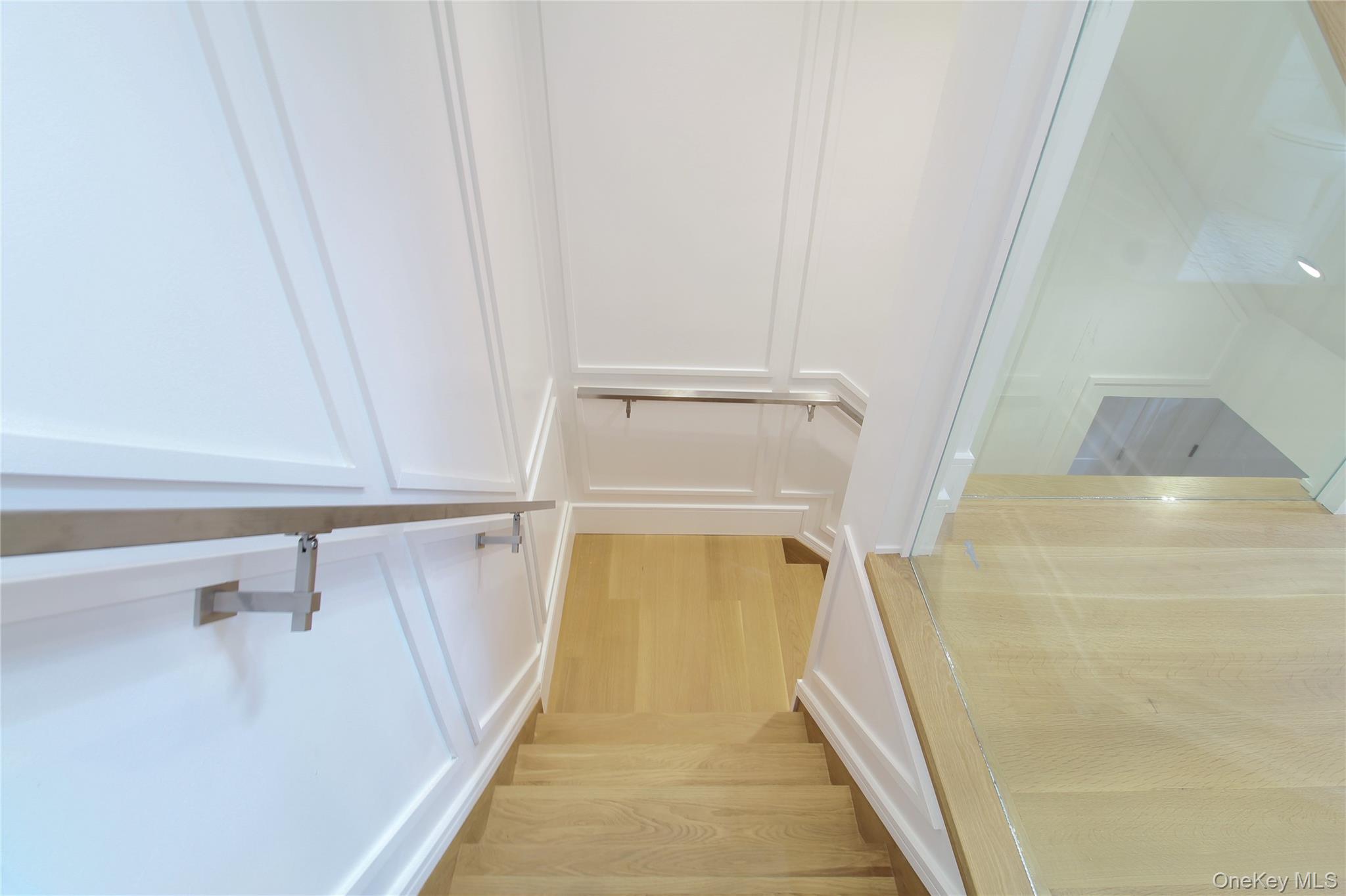 Lawrence, New York 11559, United States, 8 Bedrooms Bedrooms, ,7 BathroomsBathrooms,Residential,Active,192392