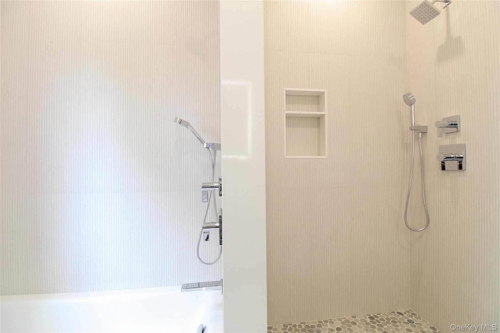 Lawrence, New York 11559, United States, 8 Bedrooms Bedrooms, ,7 BathroomsBathrooms,Residential,Active,192392