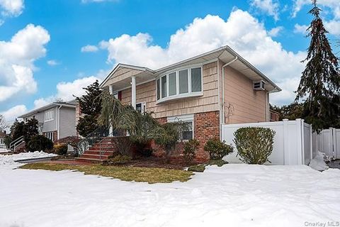 Photo of 860 Beckman Drive, North Bellmore, NY 11710 (MLS # 968061)