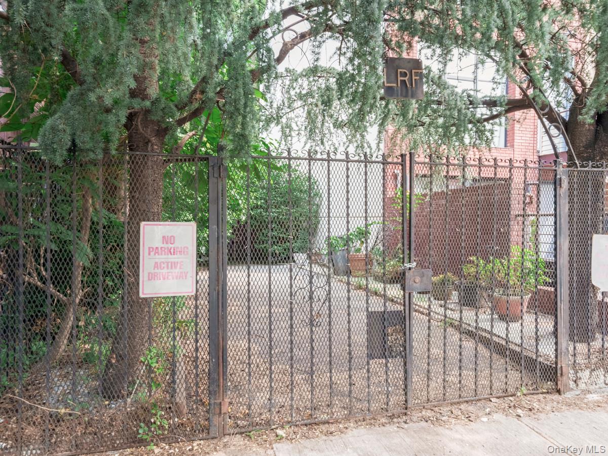811 Greene Avenue