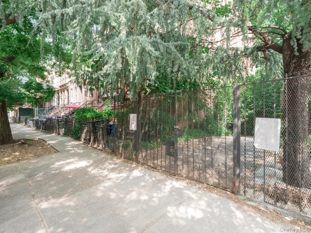 811 Greene Avenue