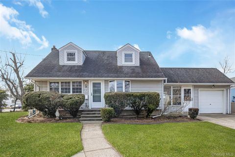 172 Glengariff Road Massapequa Park NY 11762
