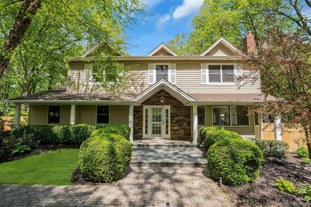 Photo of 7 McCulloch Drive, Dix Hills, NY 11746 (MLS # 959115)