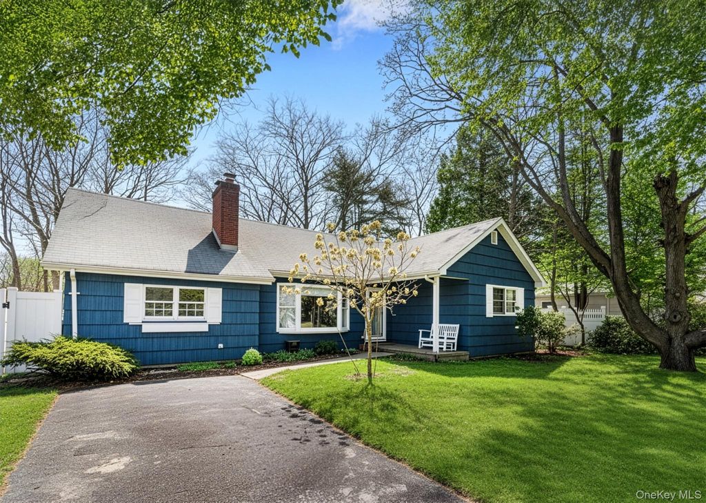 Photo of 14 Bayside Avenue, Medford, NY 11763 (MLS # 944557)