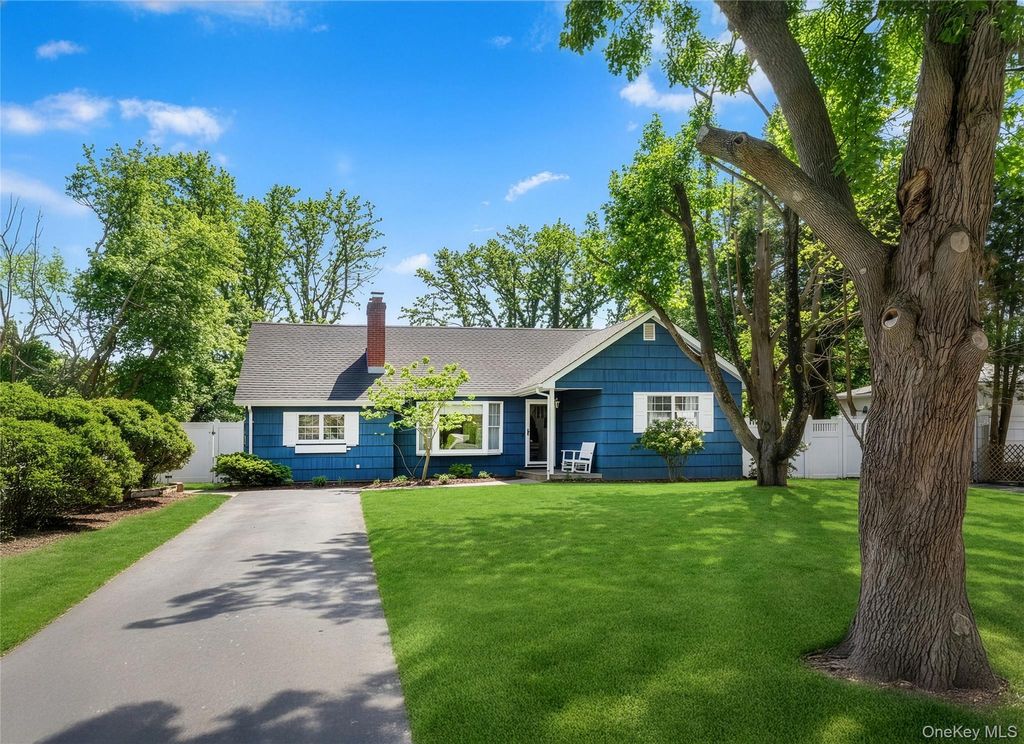 Photo of 14 Bayside Avenue, Medford, NY 11763 (MLS # 944557)